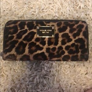 Michael Kors Zip Around Wallet